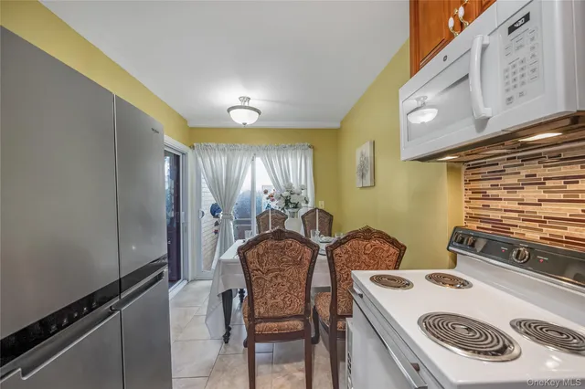 $320,000 | 700 Broadway, Unit 28, Amityville, NY 11701