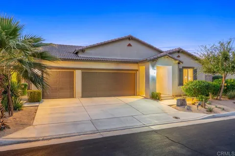 a front view of house with yard