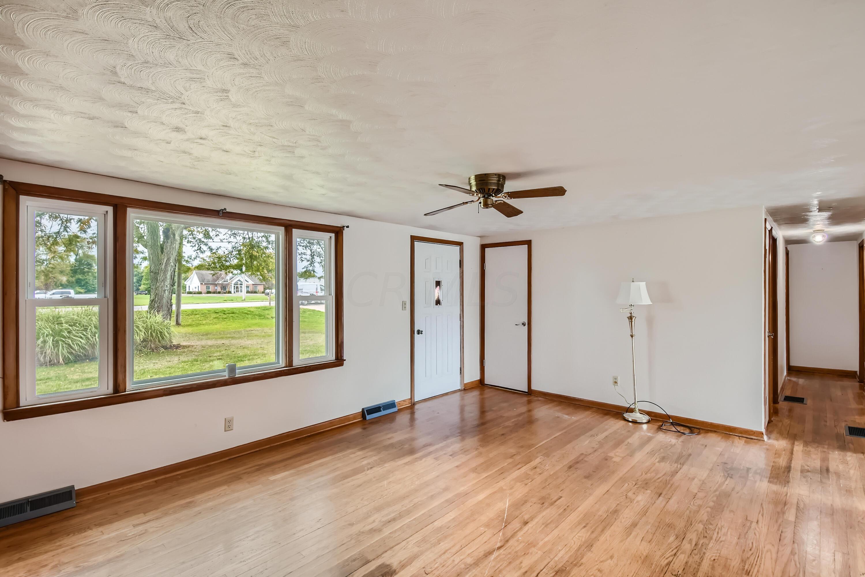 1056 Newark Road Mount Vernon, OH 43050 - Photo 13 of 21 05 Living Room