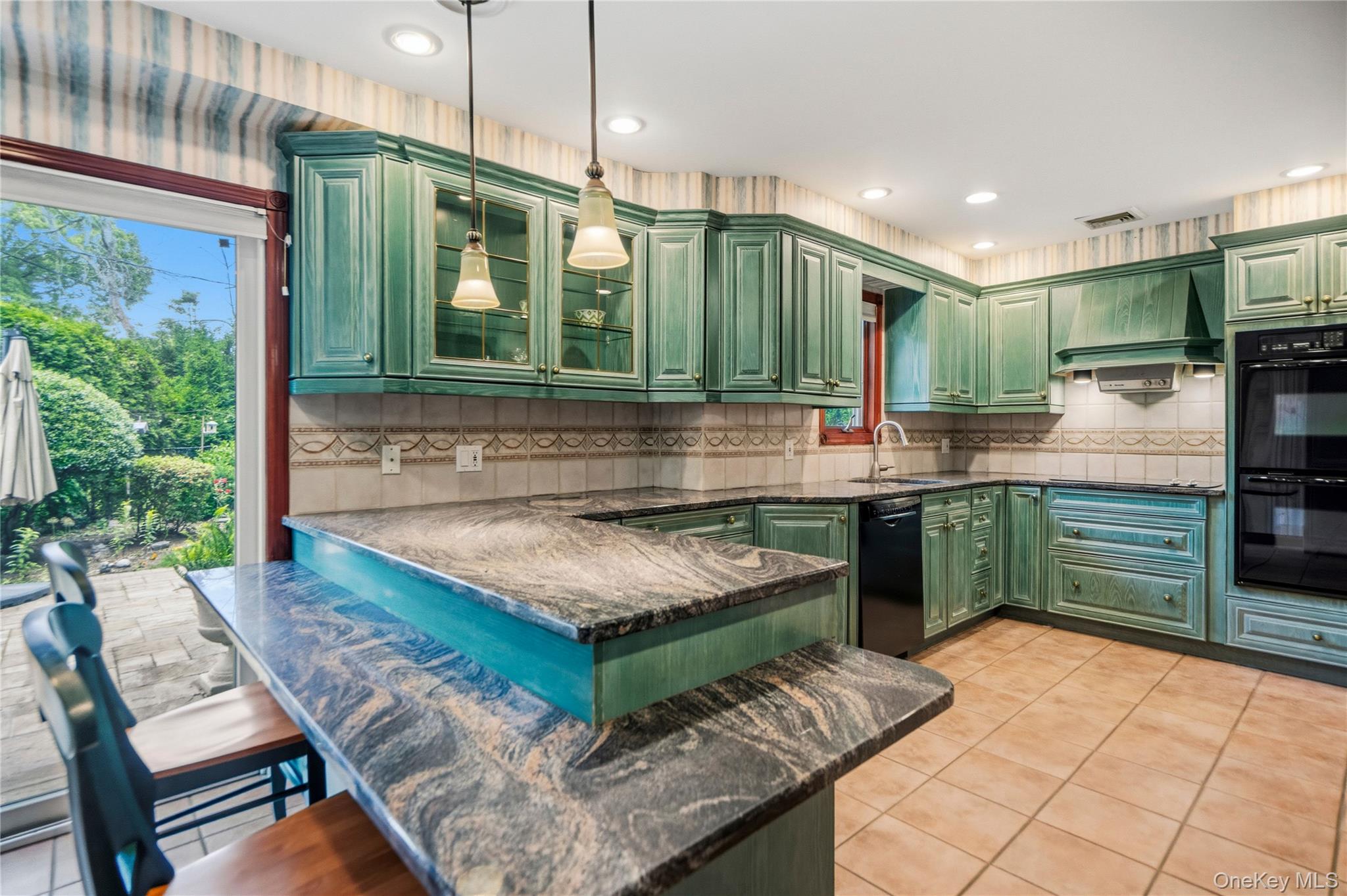 565 Mohawk Road West West Hempstead, NY 11552 - Photo 19 of 48