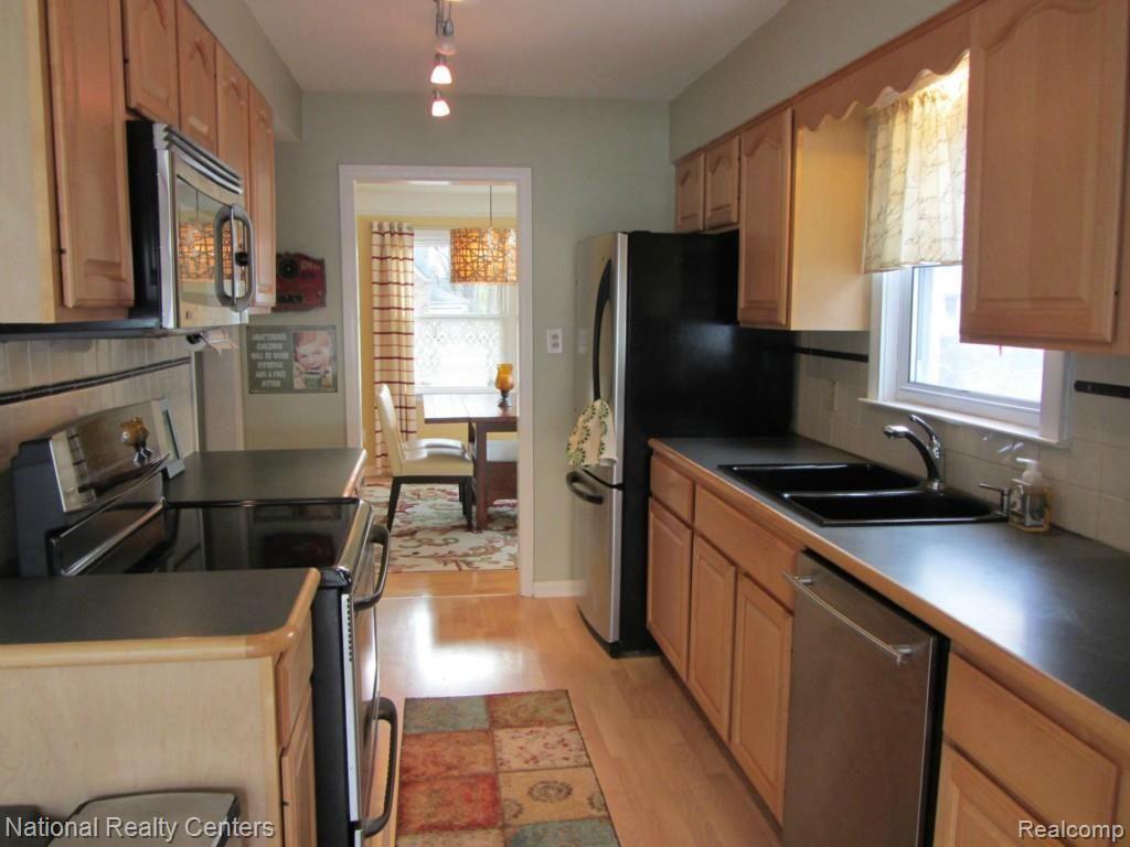 1550 Dorothea Road Berkley, MI 48072 - Photo 9 of 32 1550 Dorothea 030 (Copy).jpg
