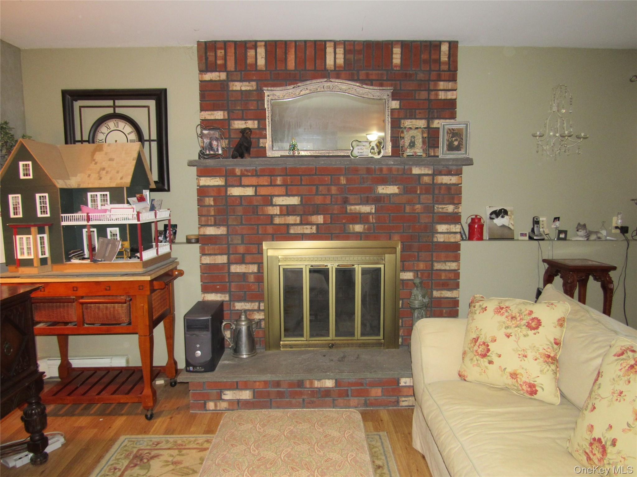 5 Hillside Road Slate Hill, NY 10973 - Photo 14 of 22 Spacious Family Rm