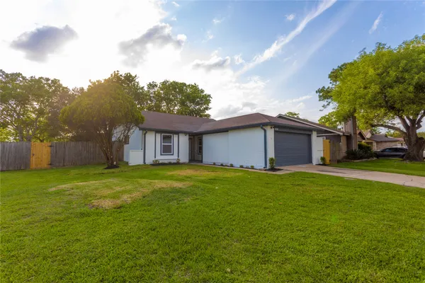 $2,000 | 10030 Tahoka Lane, Sugar Land, TX 77498