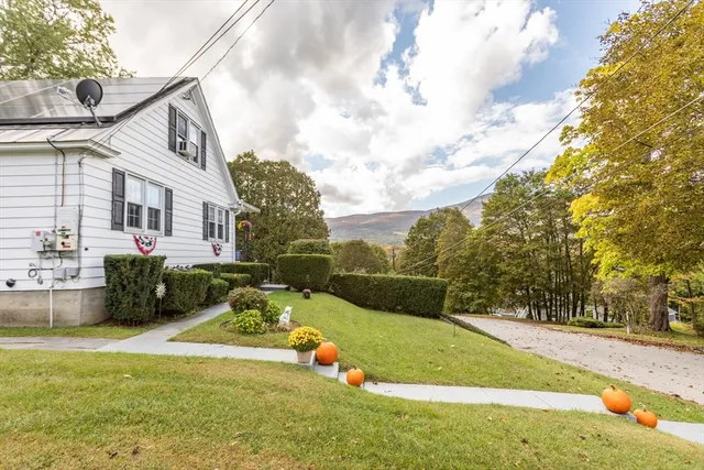a view of a house with a yard