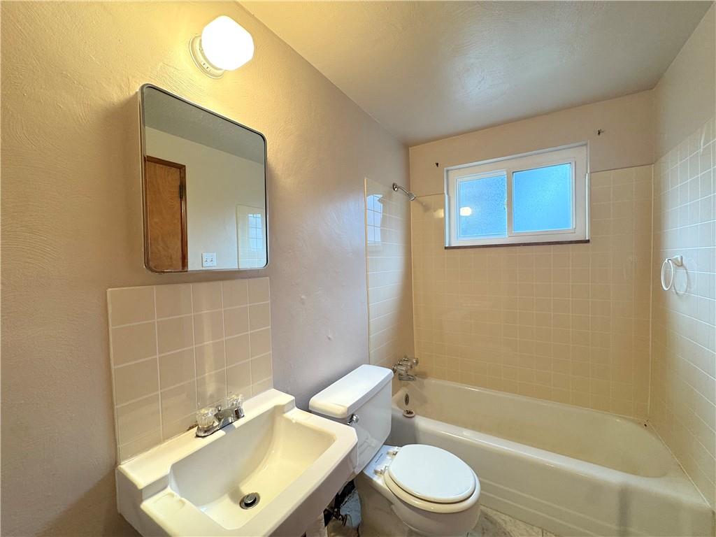 1243 Universal Road Pittsburgh, PA 15235 - Photo 9 of 25