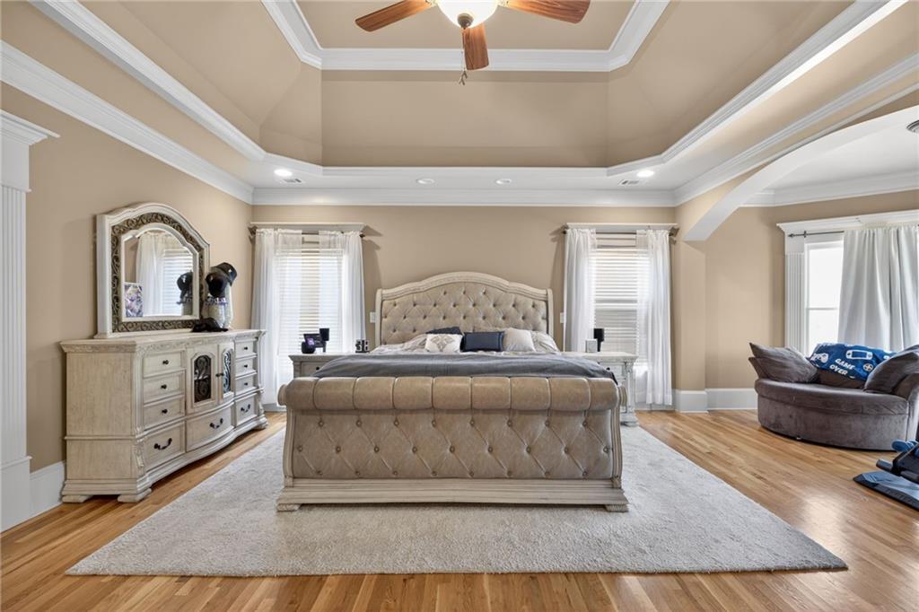 121 Carson Place Carrollton, GA 30117 - Photo 20 of 43 a living room with furniture and a dresser