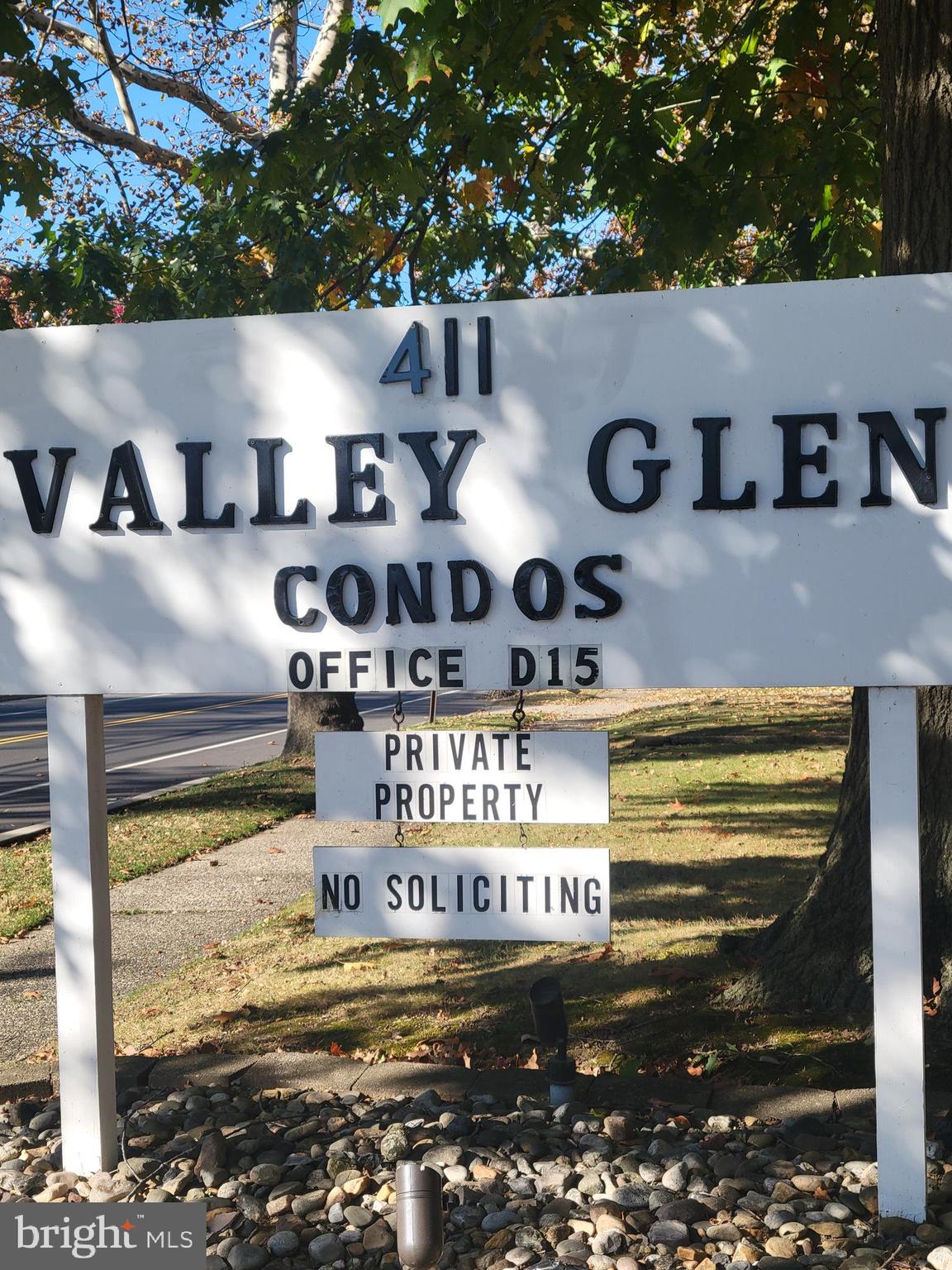 411 North Stiles Avenue, Unit E3 Maple Shade, NJ 08052 - Photo 3 of 14 a kitchen with a stove and cabinets