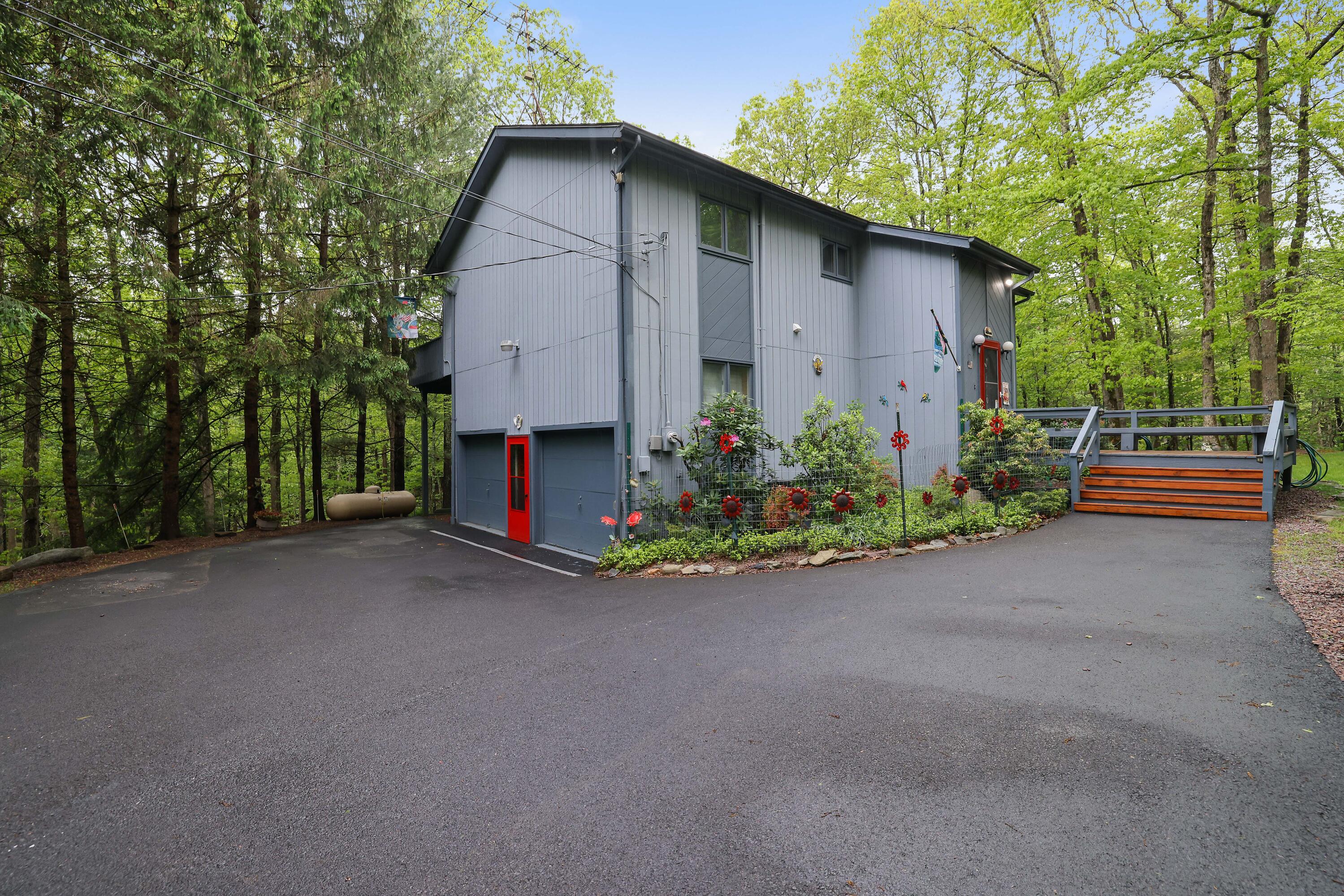 151 Forest Drive Canadensis, PA 18325 - Photo 2 of 48 RBR52677