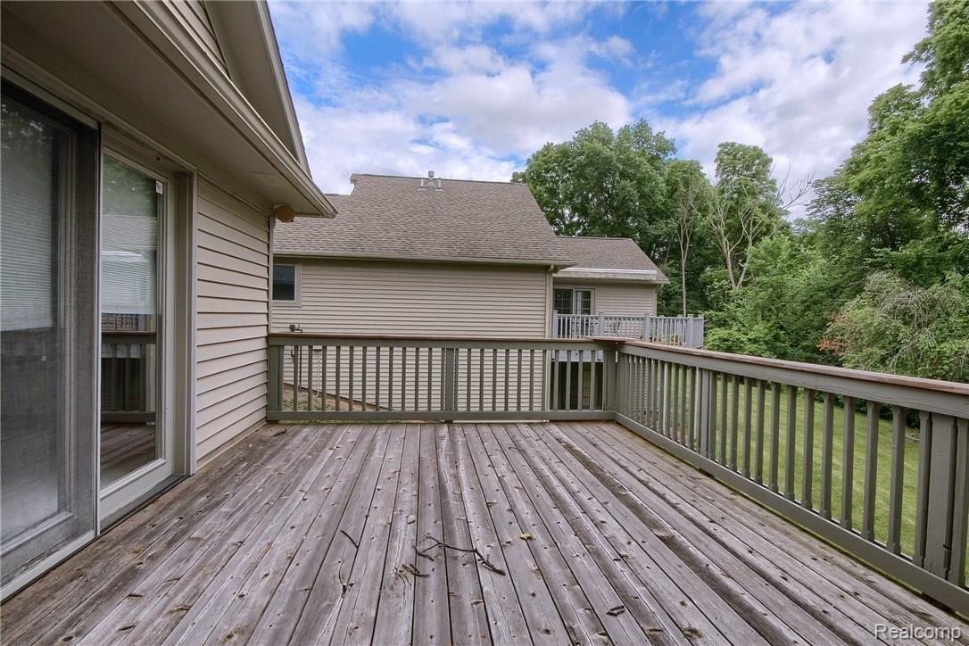 3112 Rivers Edge Drive Wayne, MI 48184 - Photo 34 of 36 Deck.jpg