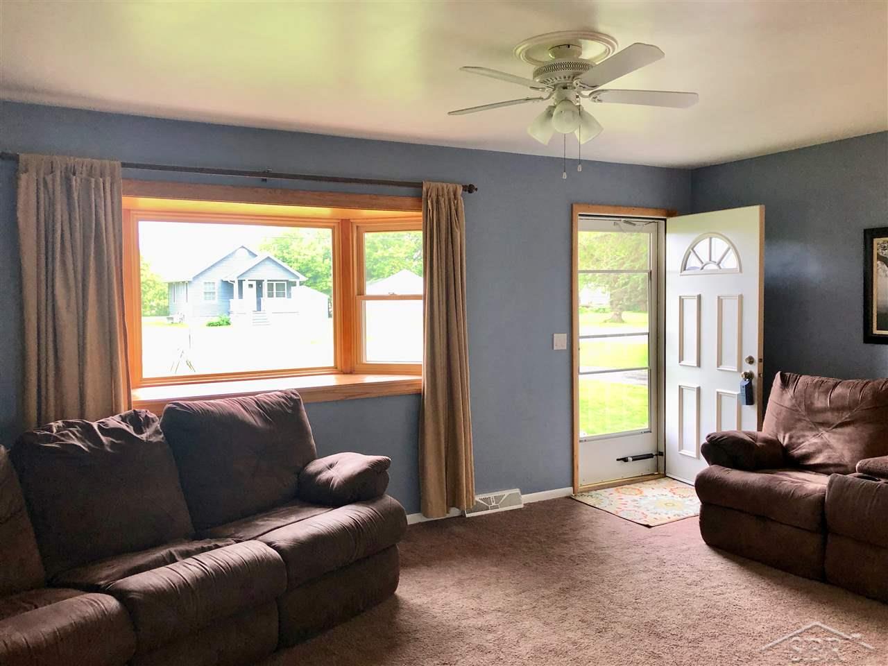 10884 Dice Road Freeland, MI 48623 - Photo 2 of 24