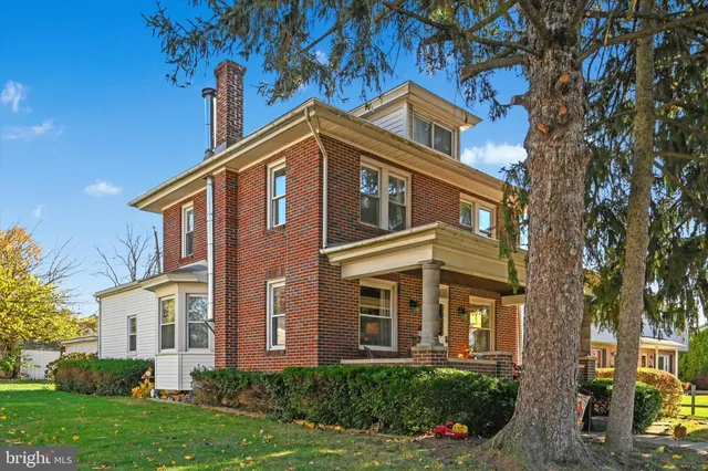 $300,000 | 437 Jefferson Street, Reading, PA 19605