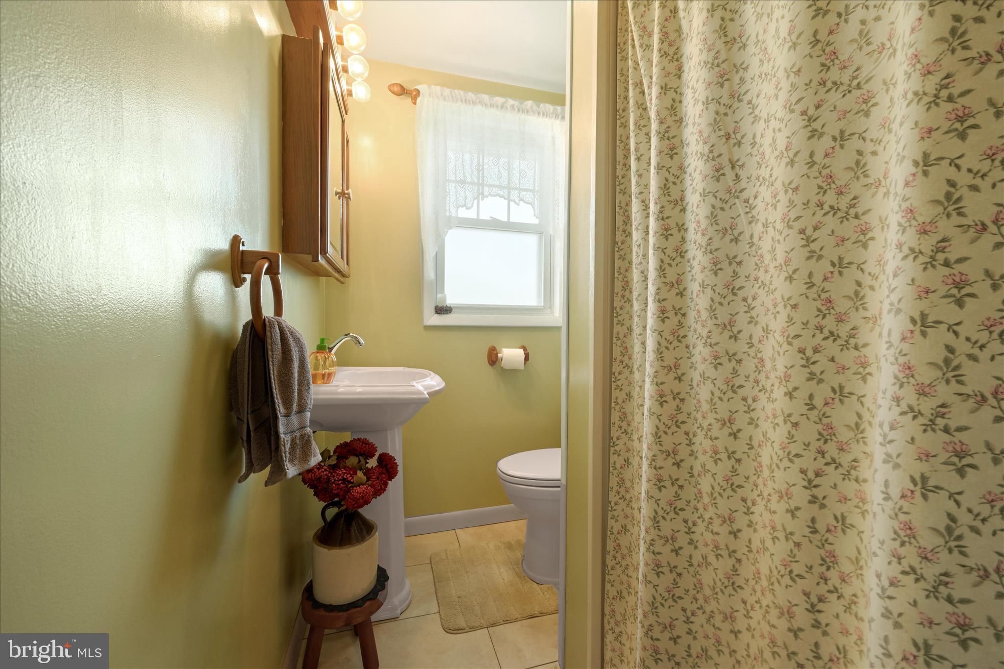 437 Jefferson Street Reading, PA 19605 - Photo 21 of 36 Bathroom