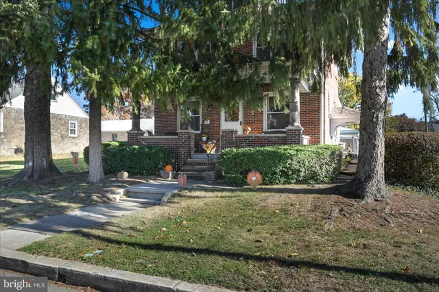 $300,000 | 437 Jefferson Street, Reading, PA 19605