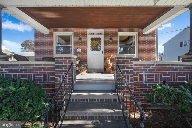 $300,000 | 437 Jefferson Street, Reading, PA 19605