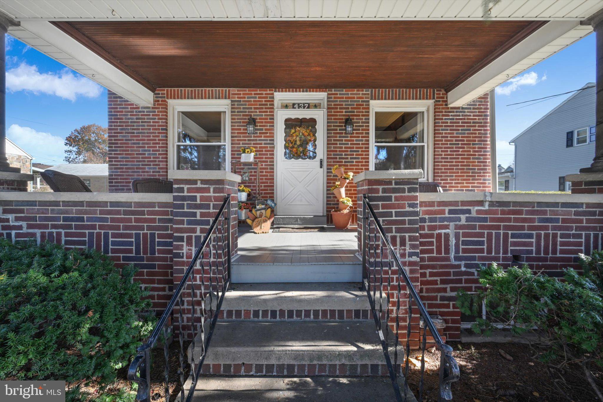 437 Jefferson Street Reading, PA 19605 - Photo 4 of 36