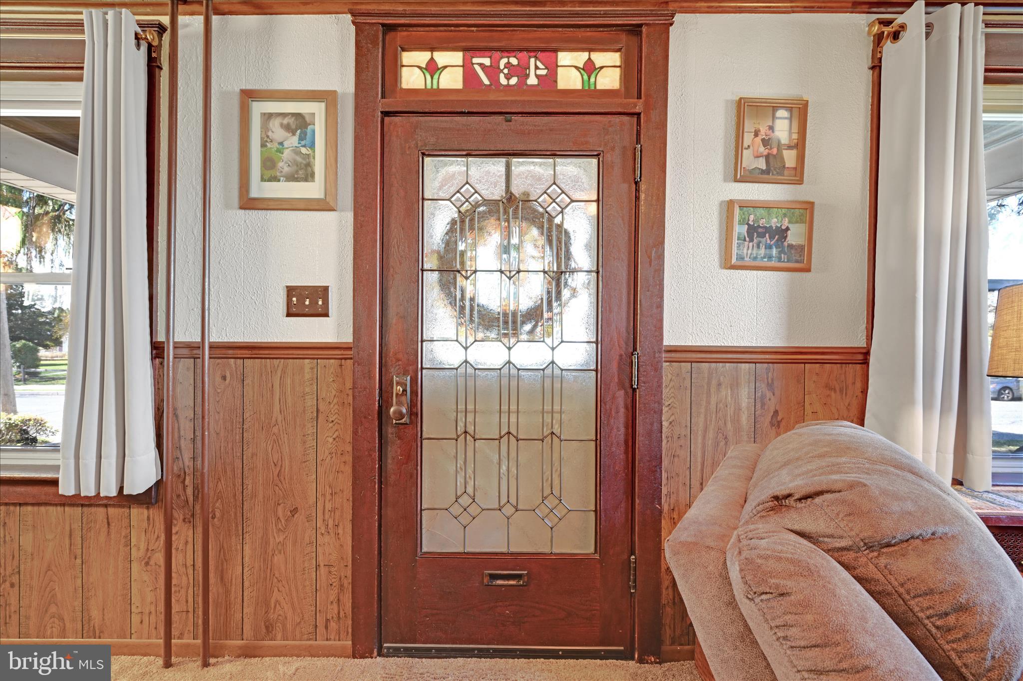 437 Jefferson Street Reading, PA 19605 - Photo 6 of 36 Foyer