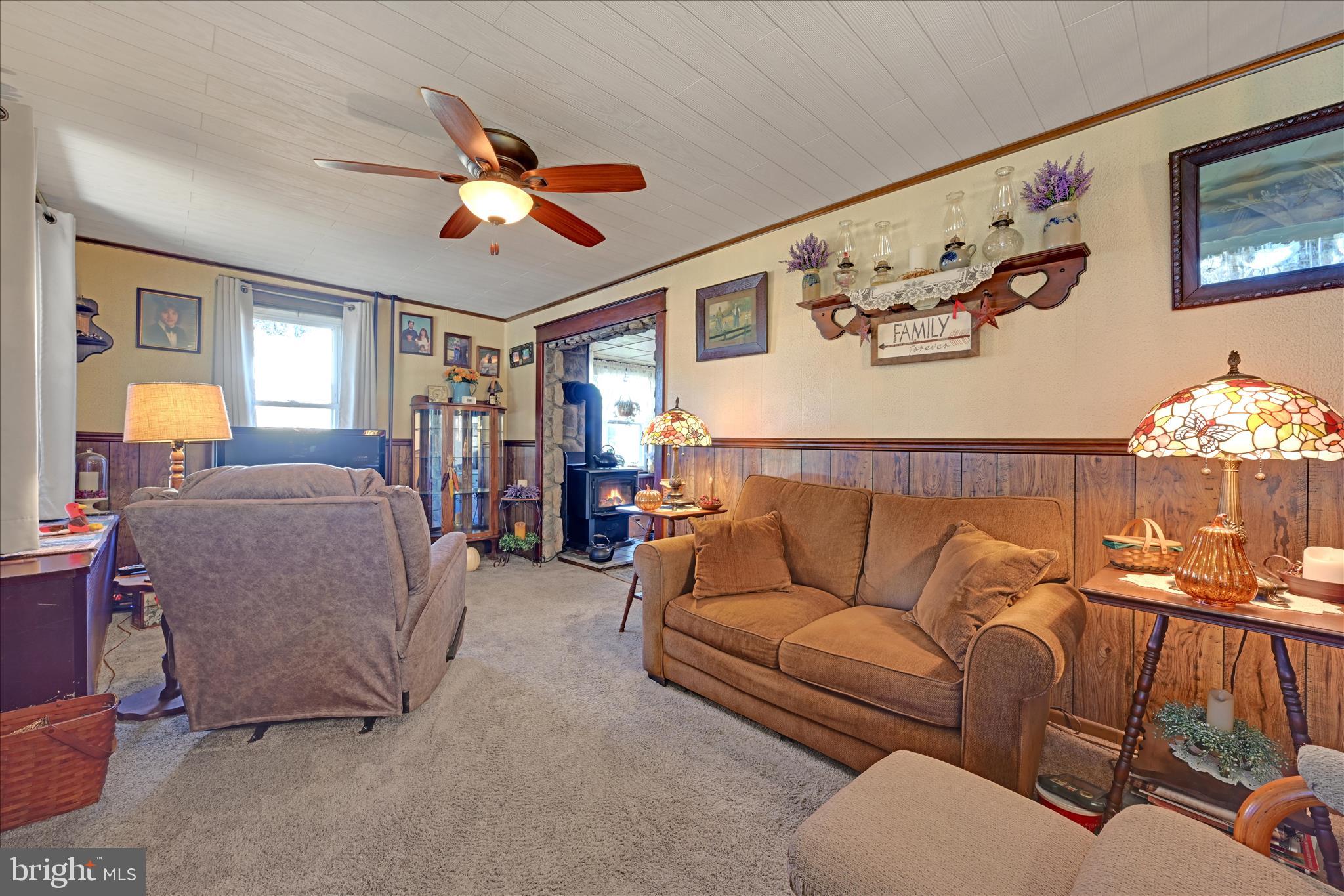 437 Jefferson Street Reading, PA 19605 - Photo 8 of 36 Living Area