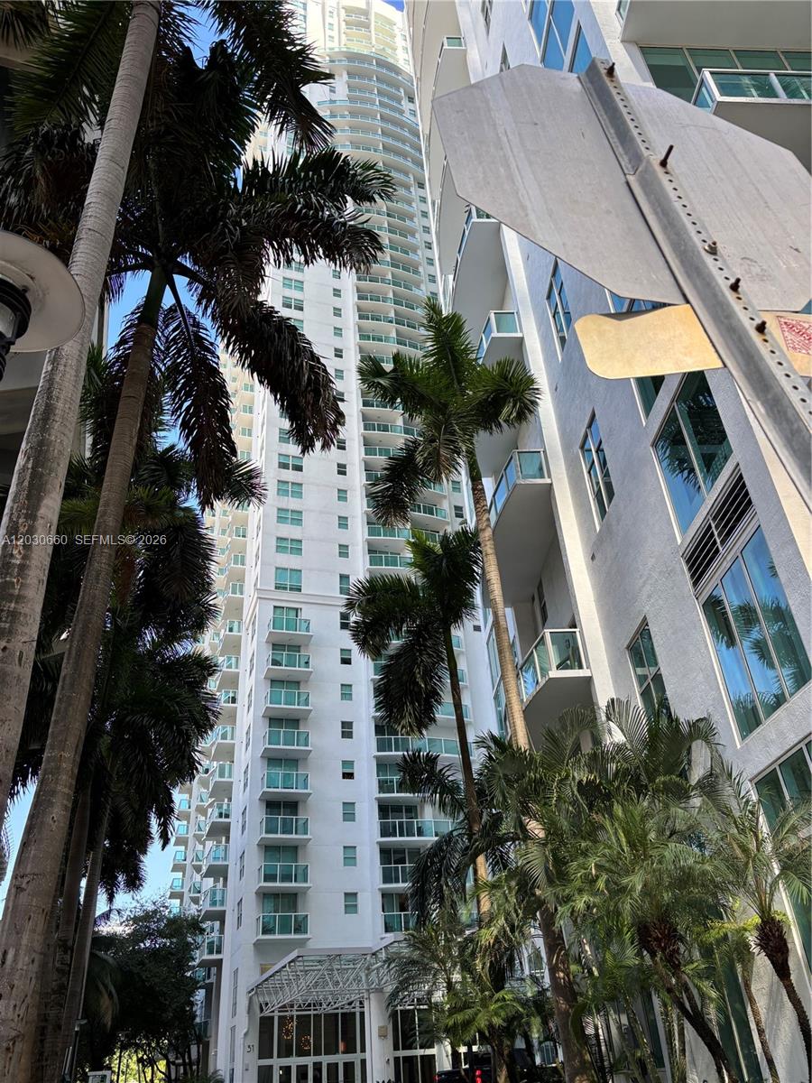 31 Southeast 5th Street, Unit 2103 Miami, FL 33131 - Photo 2 of 12