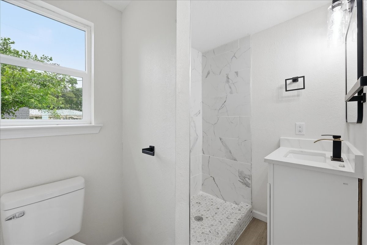 5260 Landry Lane Beaumont, TX 77708 - Photo 16 of 25 Primary en suite Bathroom adds for privacy