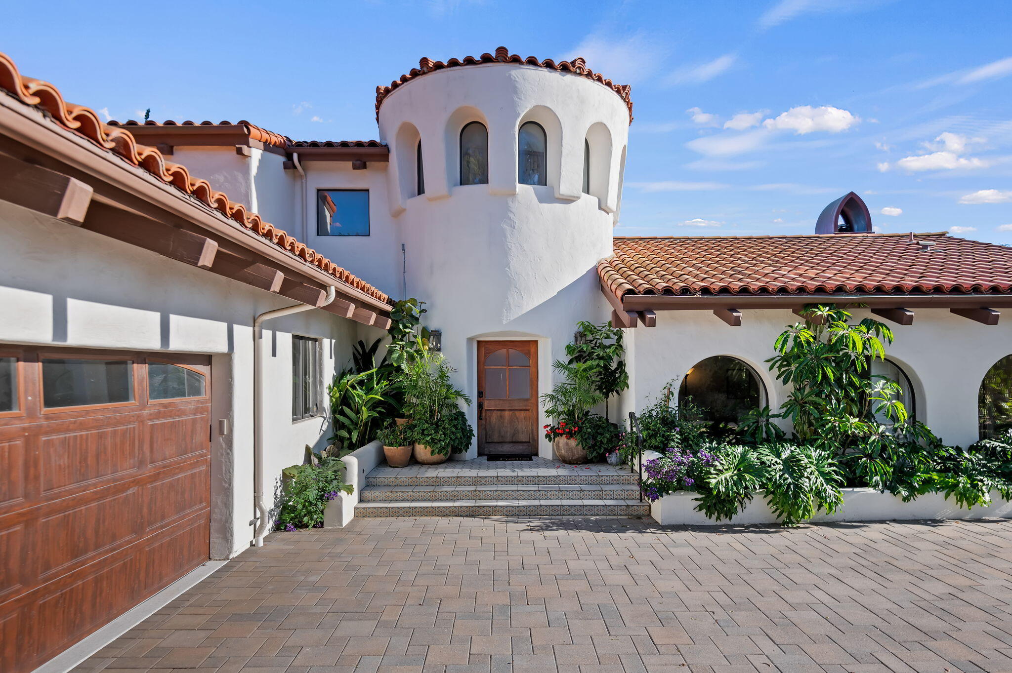 1409 Shoreline Drive Santa Barbara, CA 93109 - Photo 3 of 37 front view of a house