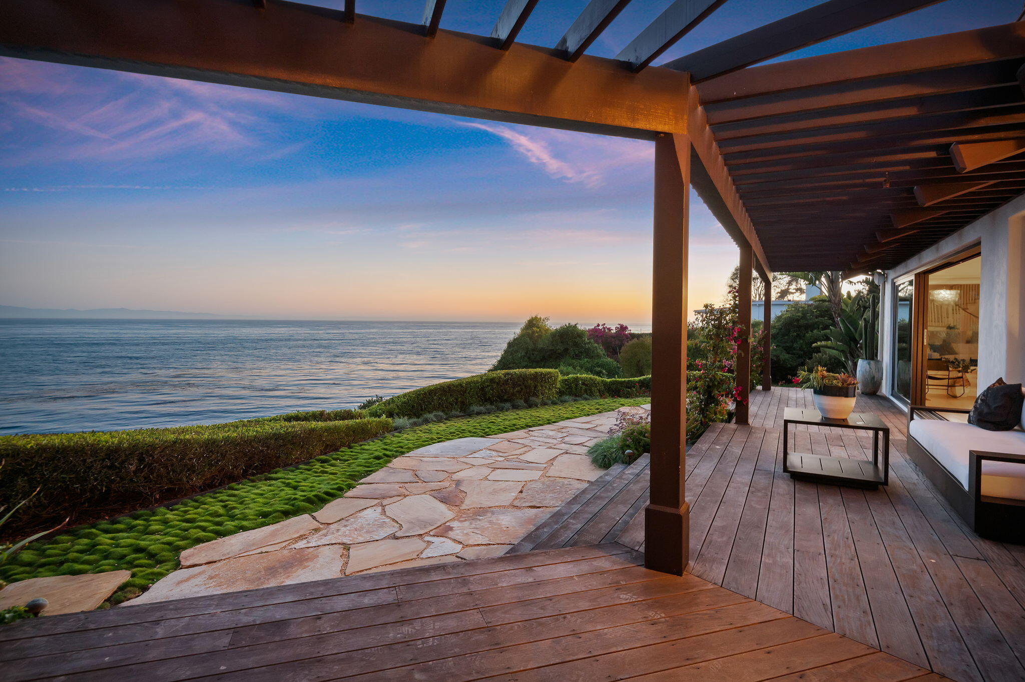 1409 Shoreline Drive Santa Barbara, CA 93109 - Photo 8 of 37 a view of couches with wooden floor