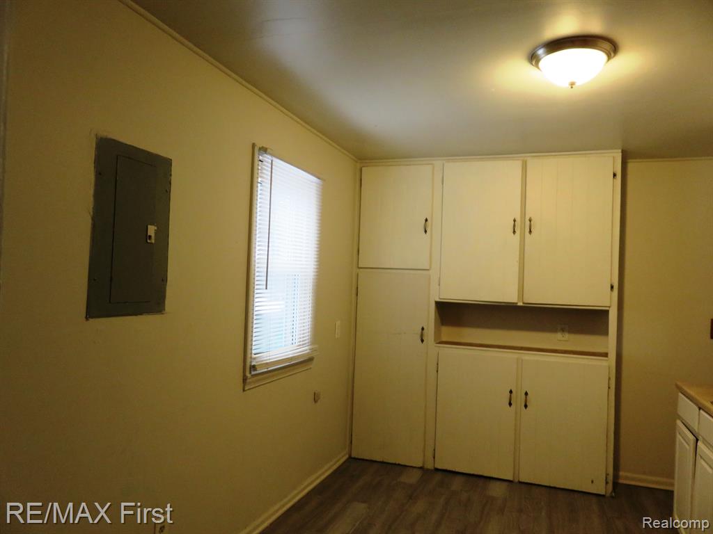 21337 Inkster Road Farmington Hills, MI 48336 - Photo 10 of 12