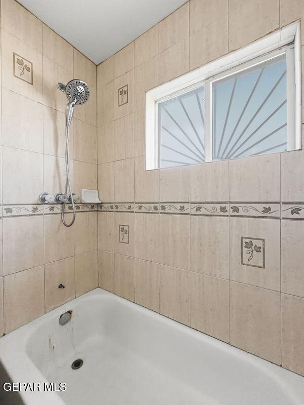 445 Suzi Way Socorro, TX 79927 - Photo 31 of 35 a bathroom with a tub and a shower