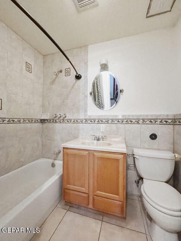 445 Suzi Way Socorro, TX 79927 - Photo 34 of 35 a bathroom with a granite countertop toilet sink and bathtub