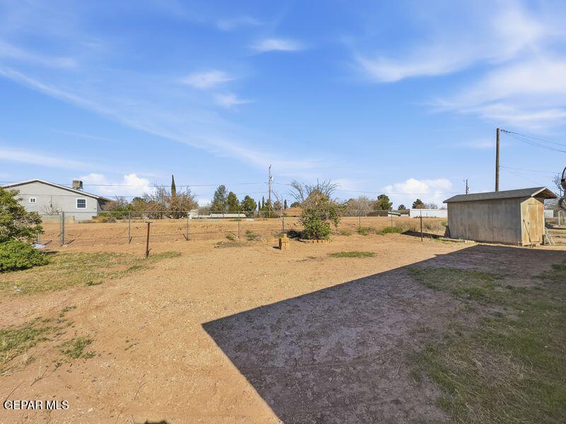 445 Suzi Way Socorro, TX 79927 - Photo 5 of 35 a view of a terrace