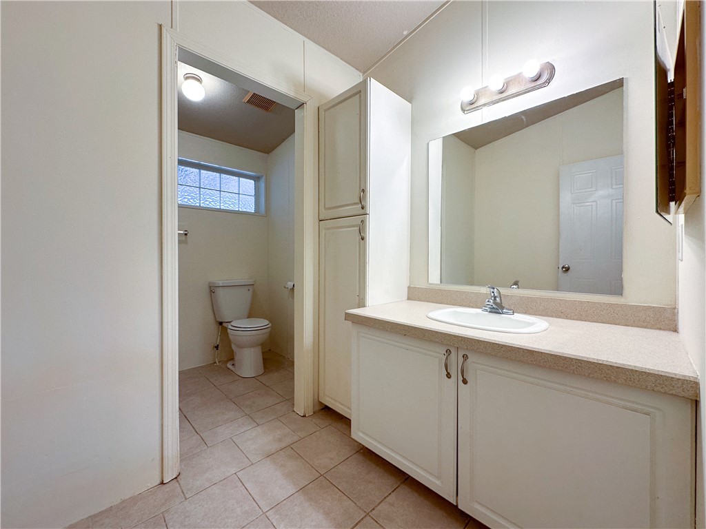 4021 Dome Road Golden Valley, AZ 86413 - Photo 29 of 34 Bathroom