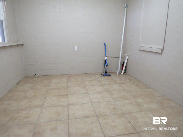 9970 McGee Street Elberta, AL 36530 - Photo 23 of 40 mud room