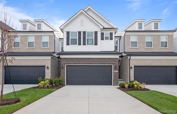 $489,990 | 5572 East Spaniel Drive, Ann Arbor, MI 48108