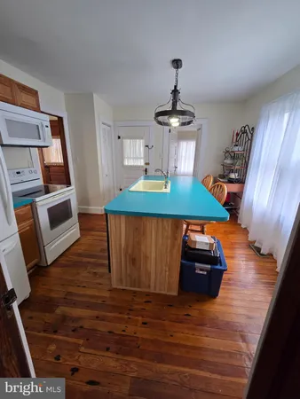 $155,000 | 52 Maryland Avenue, Crisfield, MD 21817