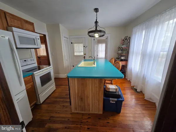 $155,000 | 52 Maryland Avenue, Crisfield, MD 21817