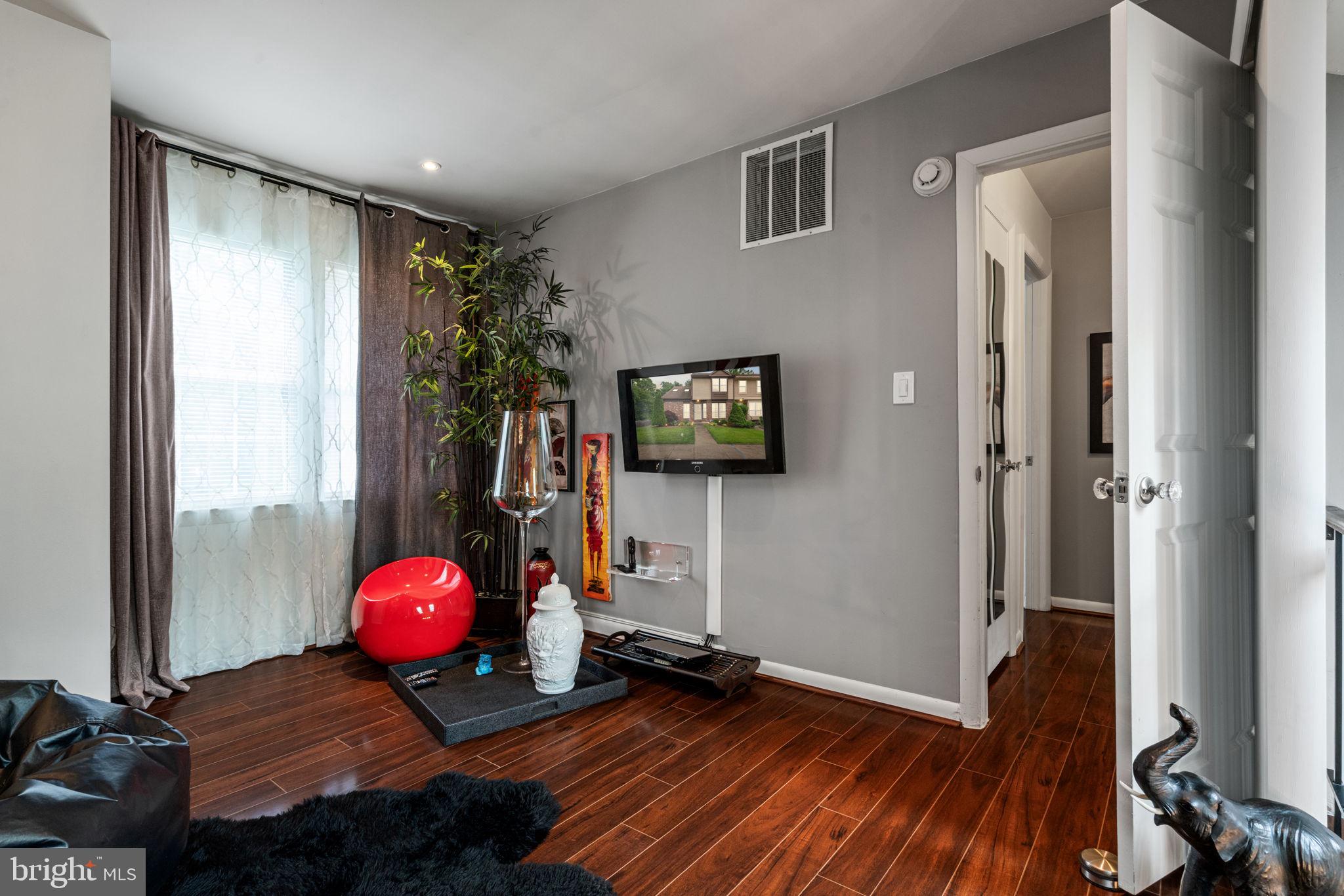 3653 Crows Nest Point Triangle, VA 22172 - Photo 26 of 54 Flat screen TV conveys