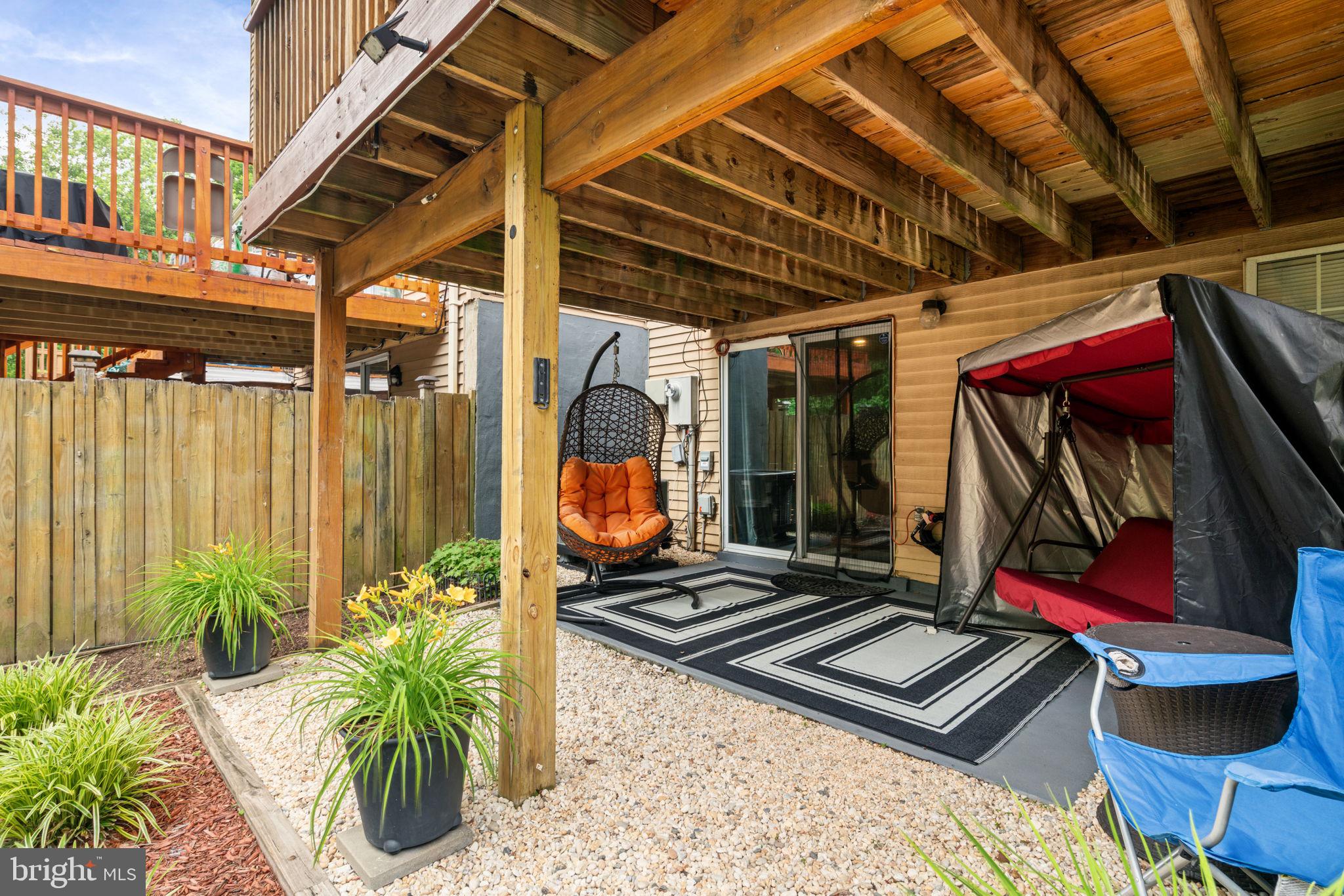 Pavers/stone covered sitting area