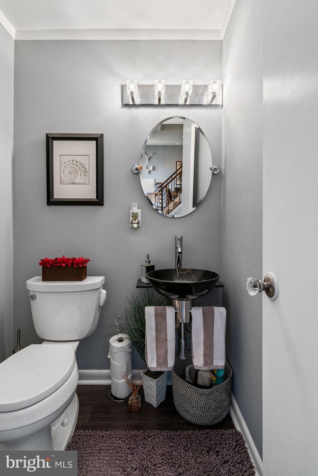 3653 Crows Nest Point Triangle, VA 22172 - Photo 9 of 54 Updated half bath on main level