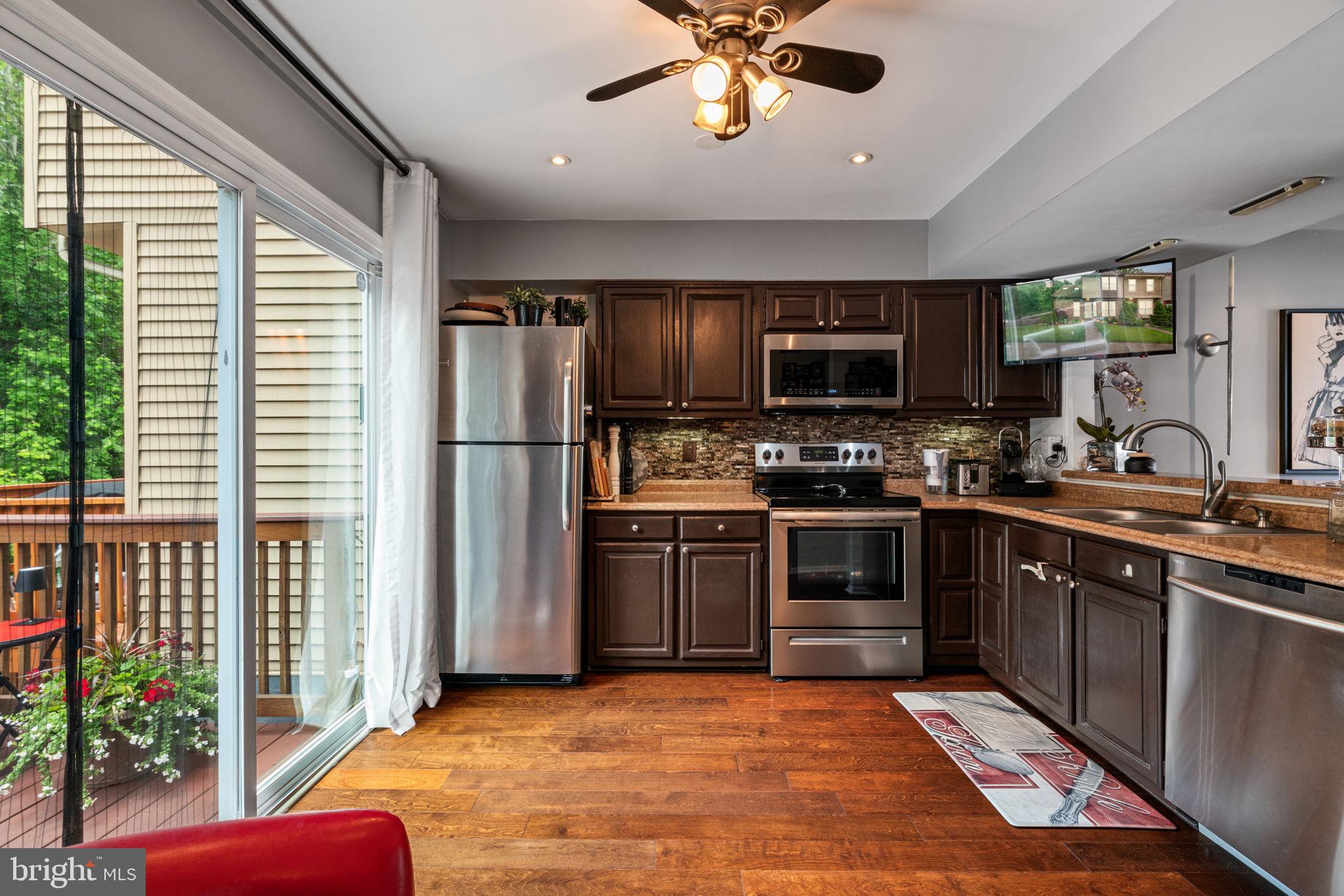3653 Crows Nest Point Triangle, VA 22172 - Photo 10 of 54 Stainless appliances.