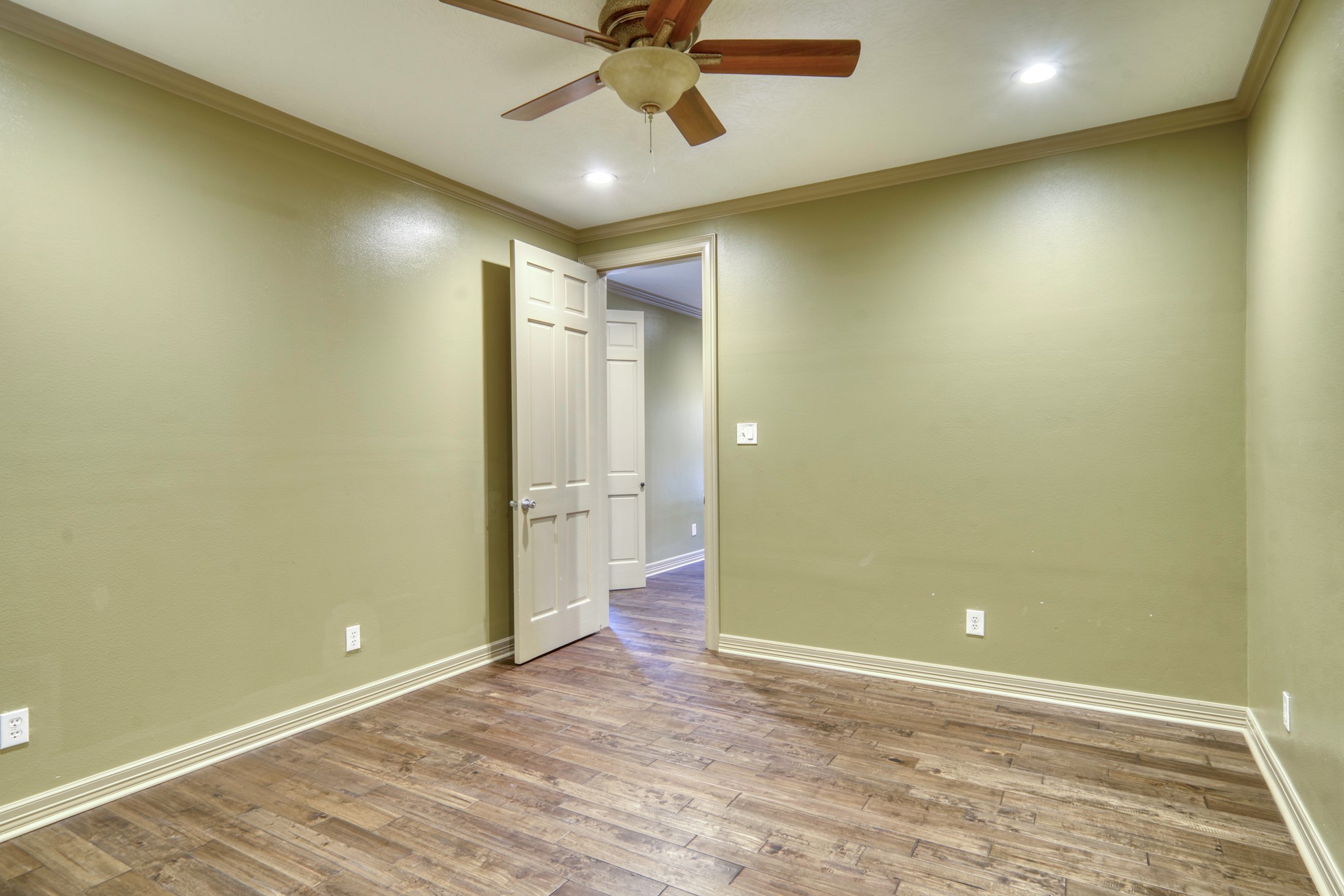 4442 Poteet Road Normangee, TX 77871 - Photo 20 of 49 Office/Sitting room off of the primary bathroom