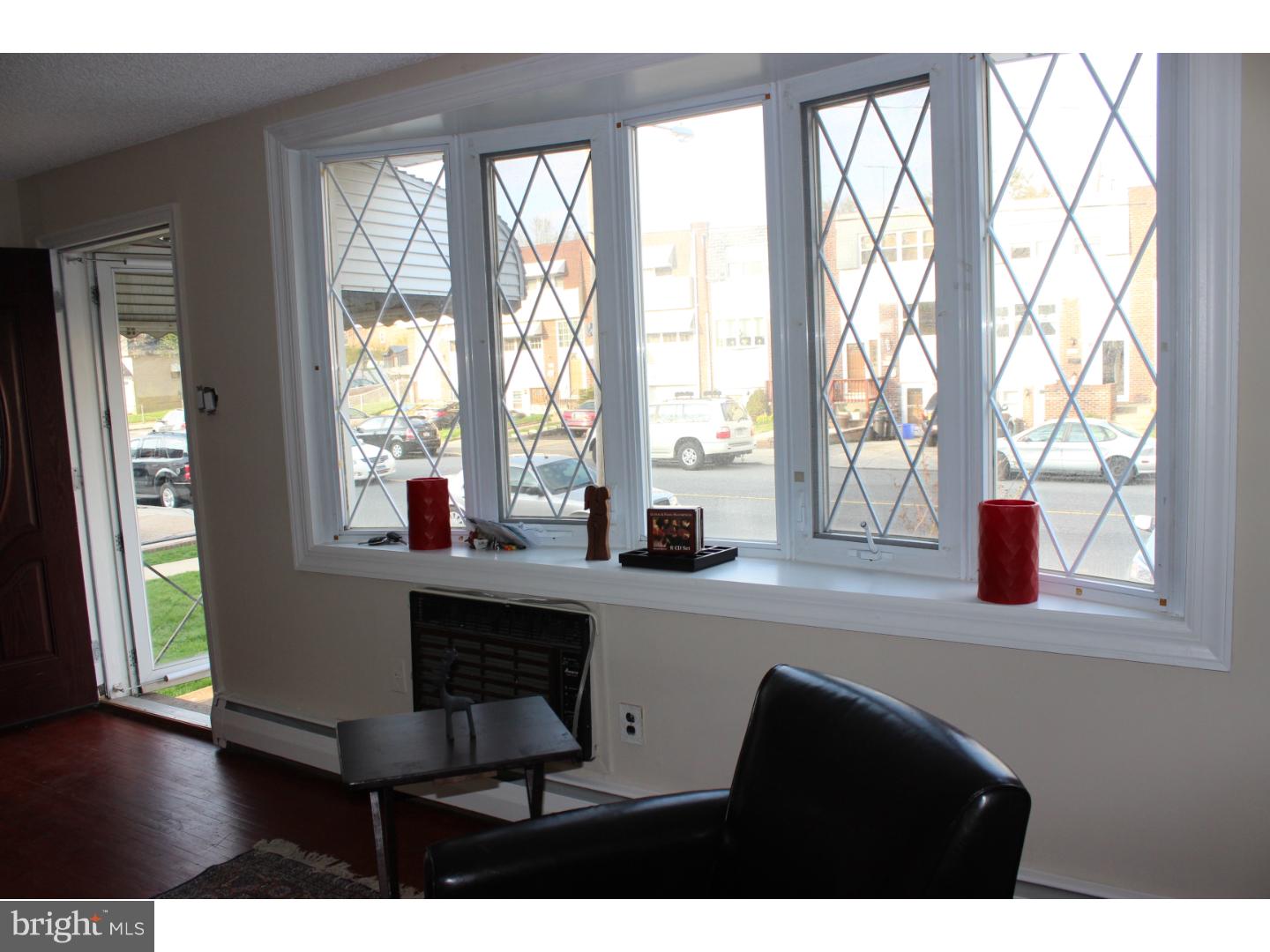 4140 Fairdale Road Philadelphia, PA 19154 - Photo 4 of 21 Living Room