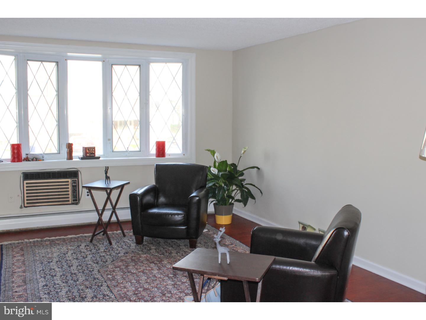 4140 Fairdale Road Philadelphia, PA 19154 - Photo 5 of 21 Living Room