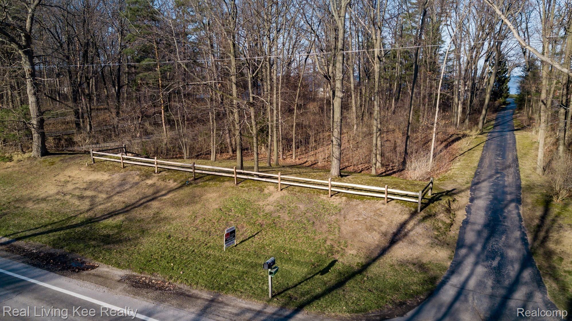 5076 Lakeshore Road Fort Gratiot, MI 48059 - Photo 41 of 41 lakesh041.jpg