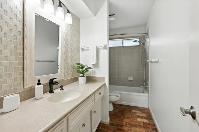 $474,900 | 2618 Fontana Drive, Houston, TX 77043