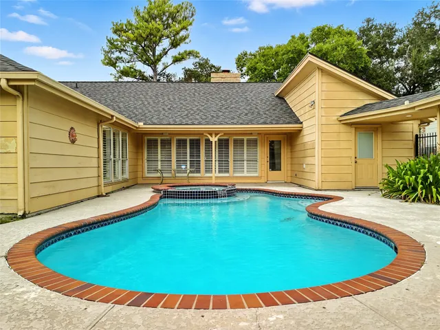 $474,900 | 2618 Fontana Drive, Houston, TX 77043