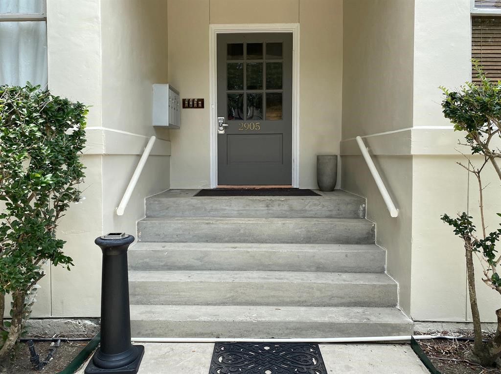 2905 Albany Street, Unit 2 Houston, TX 77006 - Photo 4 of 11