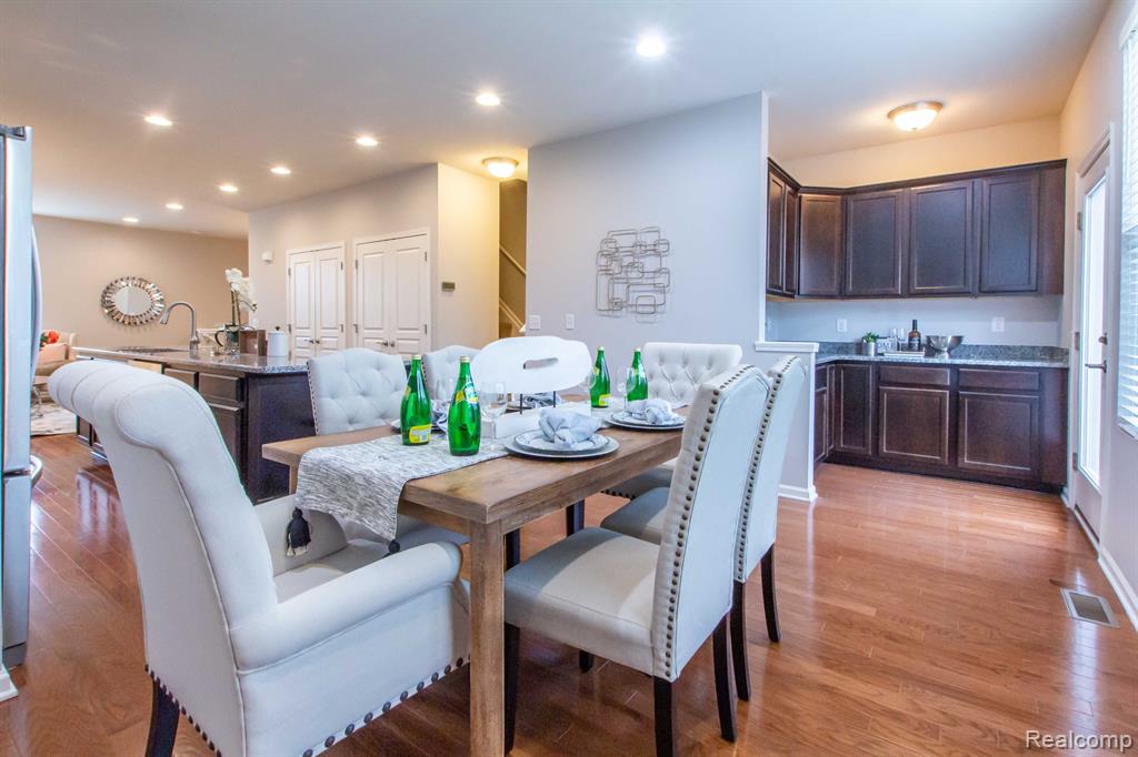 863 Barclay Circle Rochester Hills, MI 48307 - Photo 16 of 35