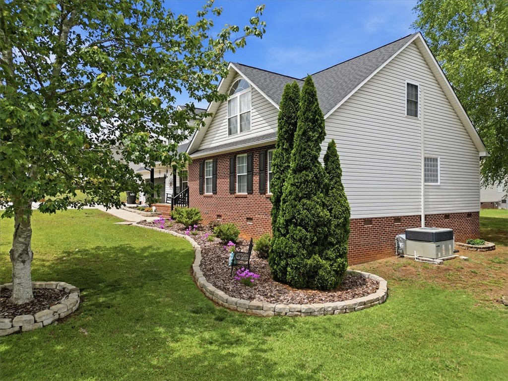 166 Amberwood Drive Anderson, SC 29621 - Photo 27 of 38 This charming residence features a well-maintained lawn and inviting landscaping.
