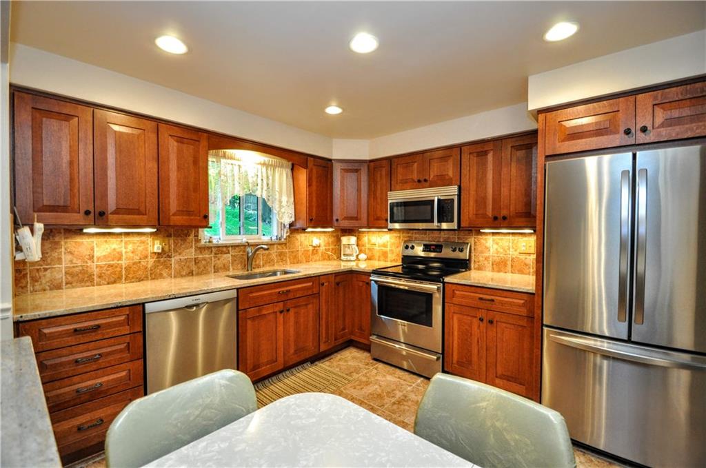 796 Valley View Road Eighty Four, PA 15330 - Photo 5 of 25