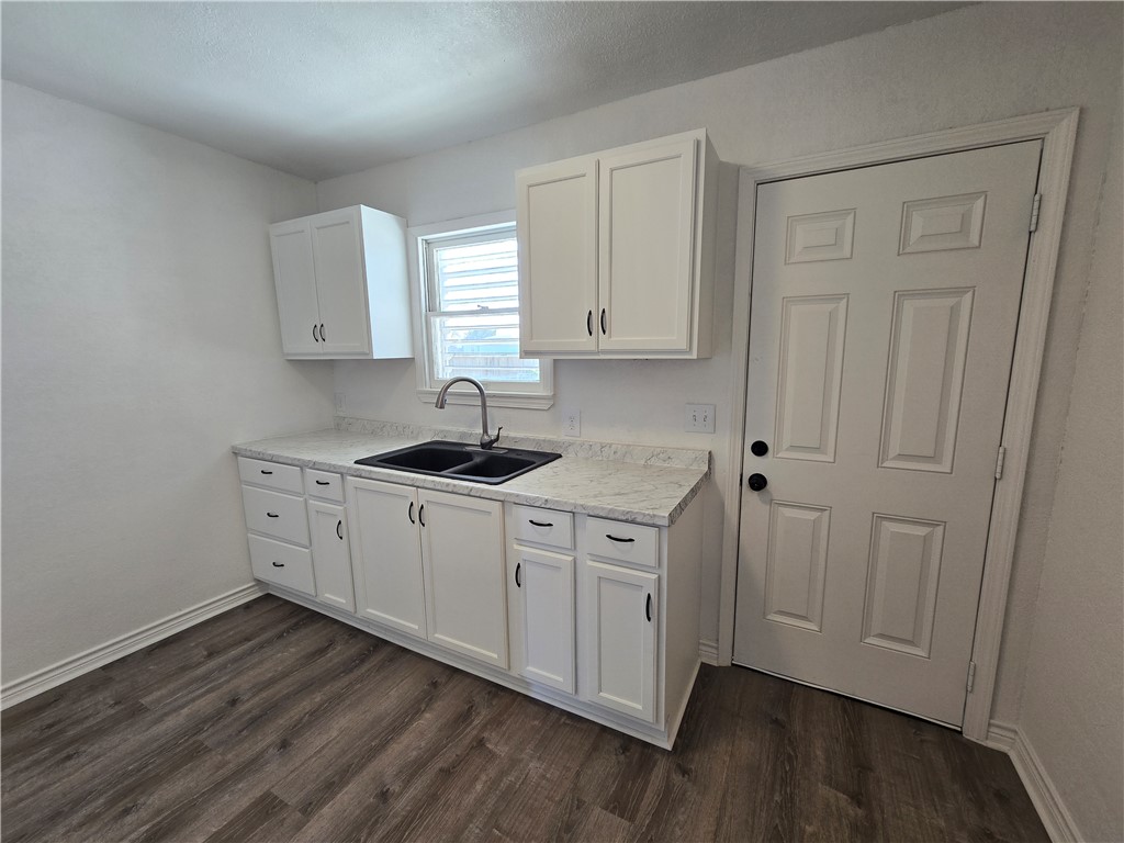 3605 Chestnut Street Corpus Christi, TX 78411 - Photo 9 of 20