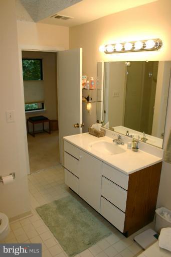 2231 Cedar Cove Court Reston, VA 20191 - Photo 14 of 30 Bath (Master)